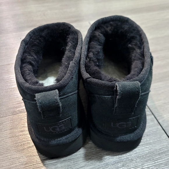 UGG Classic Ultra Mini Booties Black Boots NWOT Size 7 - Picture 4 of 6
